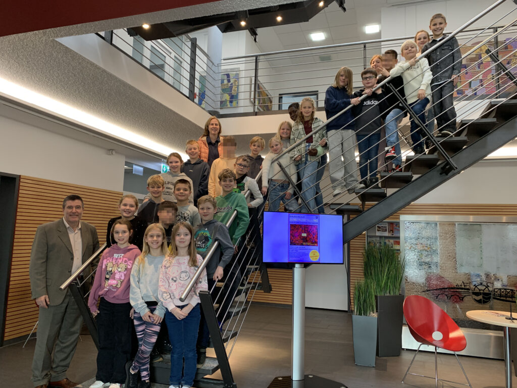 Klasse 4b erlebt Demokratiehautnah im Rathaus